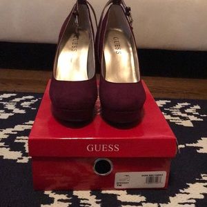 Wine platform heels. GUESS outlet.